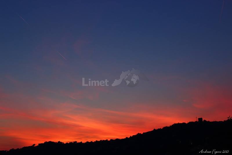 Nella foto tramonto catturato da Ge-Quezzi, ringraziamo Andrea Figoni per l'immagine