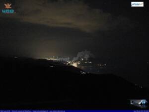 Cieli quasi sgombri anche a Levante (Webcam Monte Fasce)