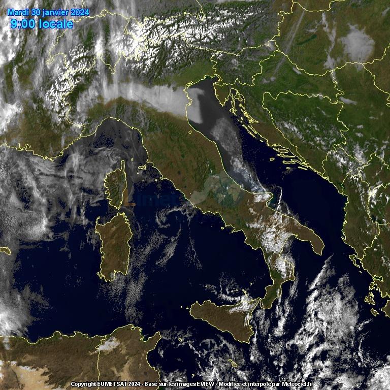 Immagine visibile da satellite relativa alle 9:00 di ieri. Ben evidente la coltre di nebbia presente sulla Pianura Padana