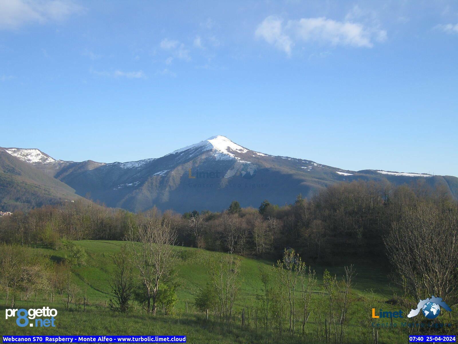 Vista del Monte Alfeo, Val Trebbia (GE)